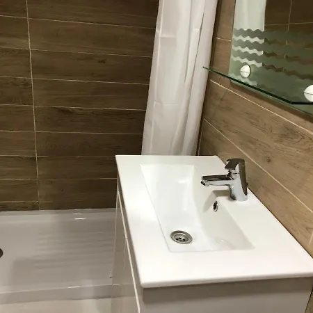 Pe Do Castelo - 2 Rooms, & Garage Holiday home